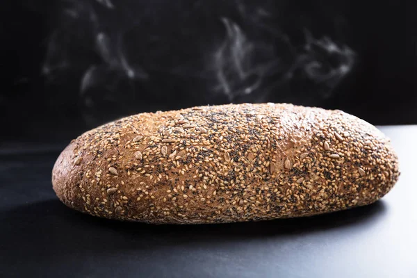 Taze pişmiş ekmek.