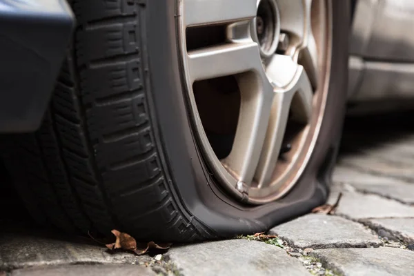 Damaged Tire Of Car — Stock Photo, Image