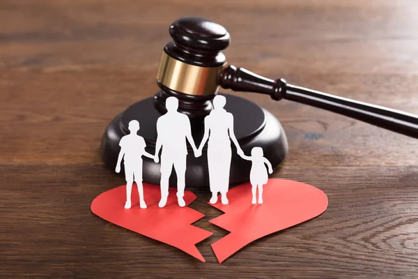 Family Paper Cut On Heart — Stock Photo, Image