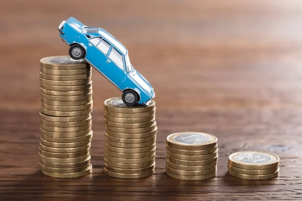Car Model Over Stacked Coins — Stock Photo, Image