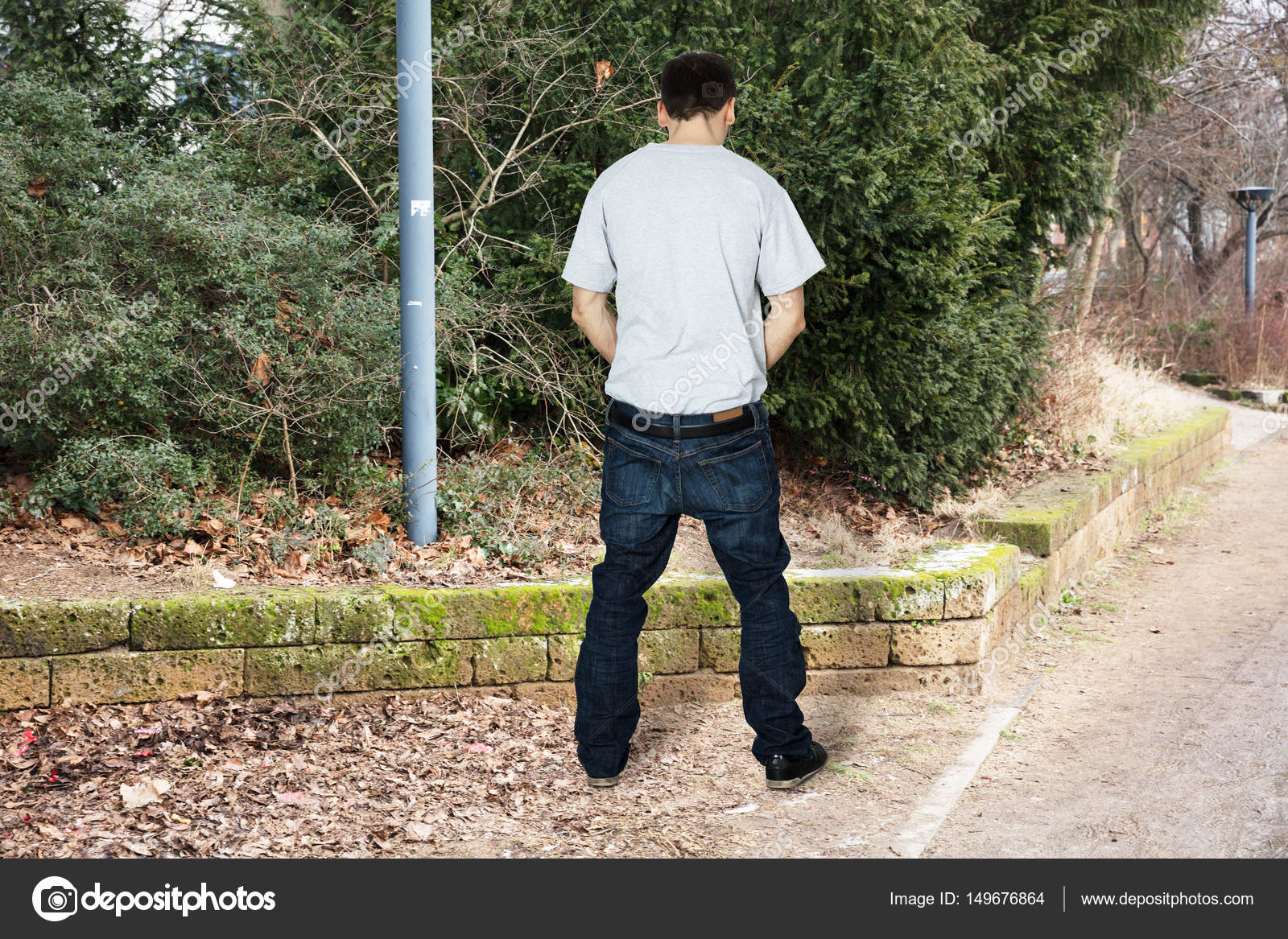 Gay Men Peeing Outside 32