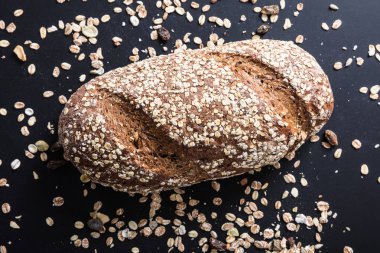 Taze pişmiş tahıl ekmek