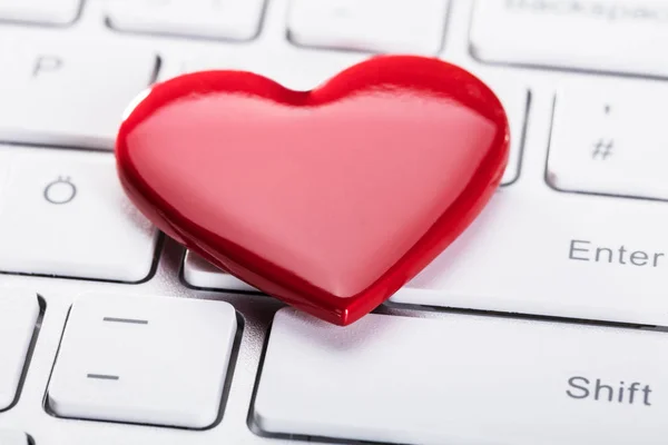 Forma de corazón en el teclado — Foto de Stock