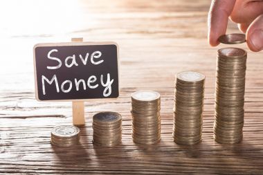 Paralar yerleştirerek kişi