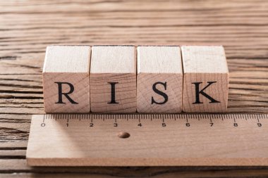Ahşap cetvel ile risk kavramı