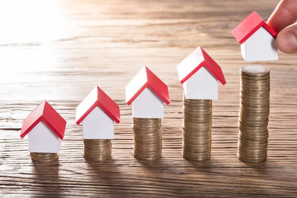 Person Placing House Models — Stock Photo, Image