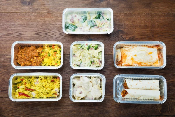 Tasty Meals In Foil Containers — Stock Photo, Image