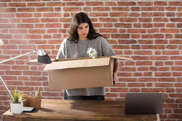 Young Employee Packing Box — Stock Photo, Image