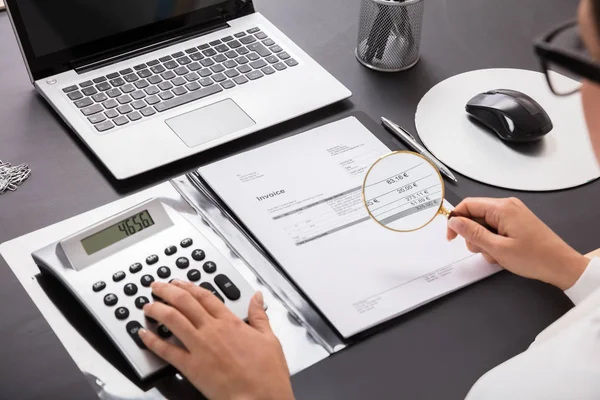 Businesswoman Looking Invoice — Stock Photo, Image