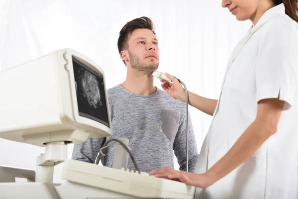 Man getting neck ultrasound scan — Stock Photo, Image