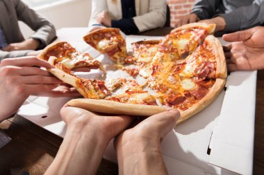 Dilim Pizza alarak iş adamları 