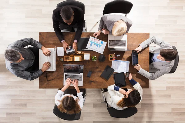 Vue Aérienne Divers Hommes Affaires Travaillant Sur Lieu Travail Bureau — Photo