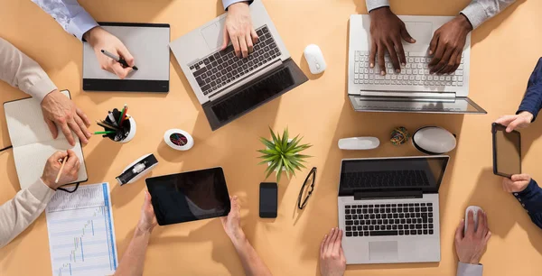 Overhead View Businesspeople Hands Working Office Desk Laptops Digital Tablets — Stock Photo, Image