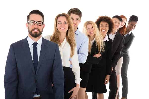 Selbstbewusste Geschäftsleute stehen Schlange — Stockfoto