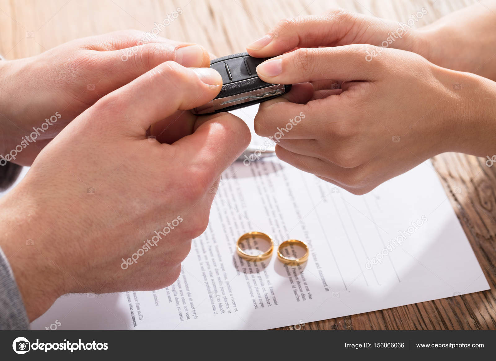 раздел совместного имущества супругов. разделение имущества при разводе обществознание. риски для заемщика и кредитора. материнский капитал делится при разводе. раздел имущества после развода.