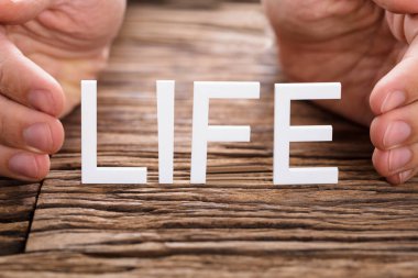 Beyaz harflerin yapılan kelime hayat