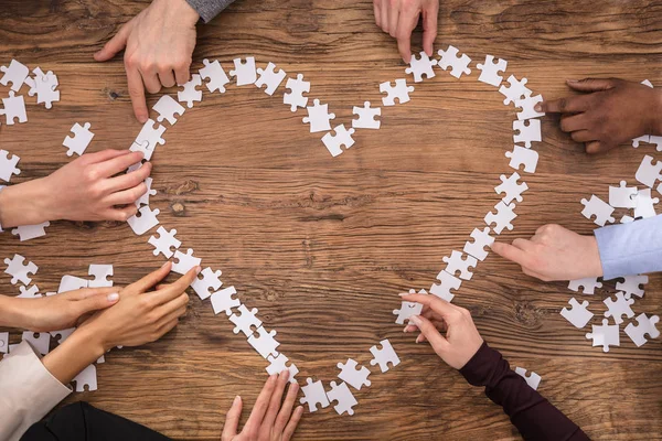 Businesspeople forming heart shape — Stock Photo, Image