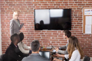 Genç sarışın işkadını Office ekibi sunu
