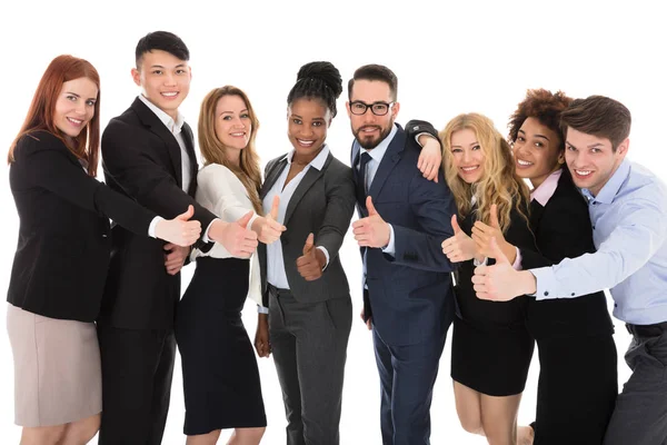 Başparmak yukarıya el hareketi çok ırklı iş adamları