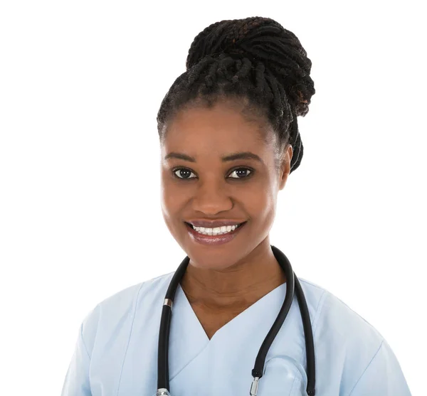 Gelukkig Afrikaanse vrouwelijke arts — Stockfoto
