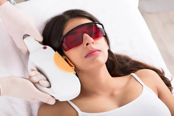 Woman Receiving Laser Epilation — Stock Photo, Image