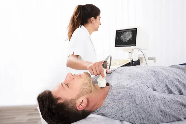 Man Undergoing Medical Ultrasound — Stock Photo, Image