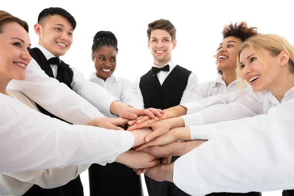 Restaurante joven sonriente — Foto de Stock