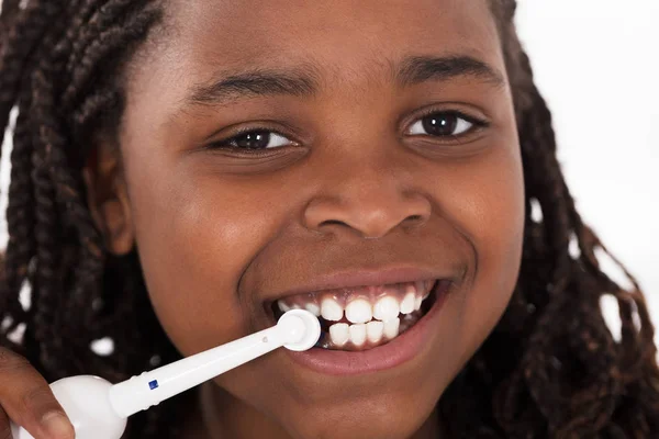 Mädchen beim Zähneputzen — Stockfoto