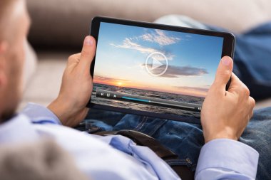 Adam izliyor Video