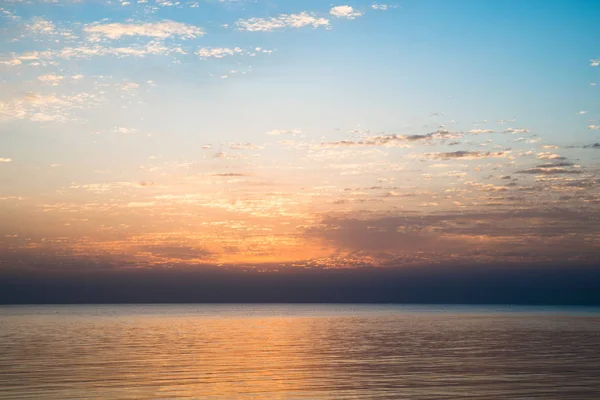 Playa idílica al atardecer —  Fotos de Stock