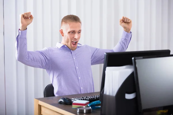 Businessman Raising Hands — Stock Photo, Image