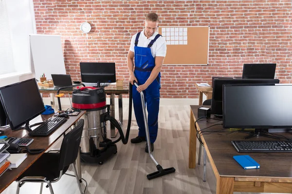 Janitor pulizia pavimento — Foto Stock