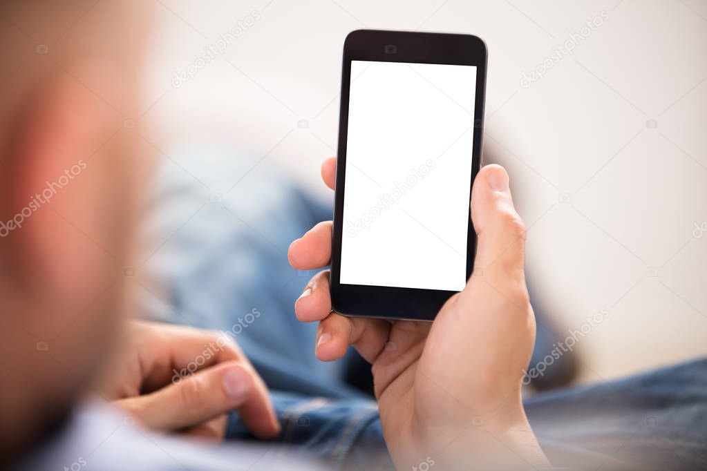 Hand holding cellphone | Hand Holding Cell Phone — Stock Photo
