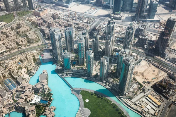 Gökdelenleri olan Dubai Marina