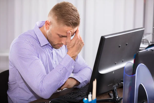 Businessman Suffering From Headache — Stock Photo, Image