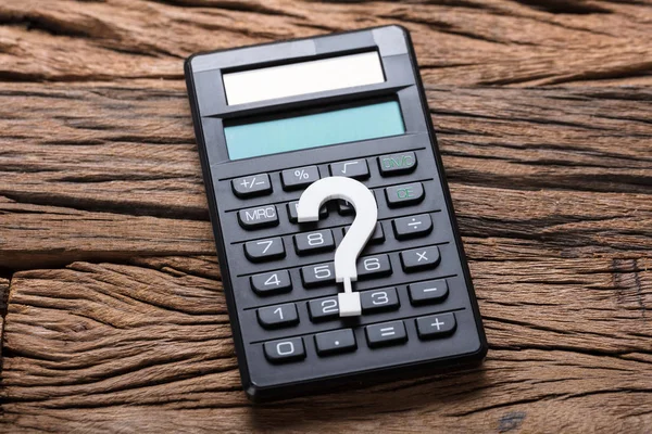 Znak zapytania na Kalkulator — Zdjęcie stockowe