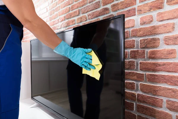 Person Cleaning Television Screen — Stock Photo, Image