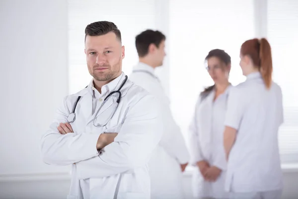 Retrato Confiança Profissional Médico Masculino Com Estetoscópio — Fotografia de Stock