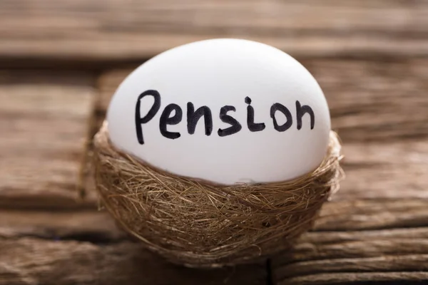 Pension på ägg i boet — Stockfoto