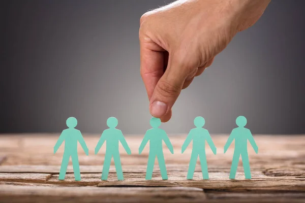 Hand plukken van de groene Man — Stockfoto