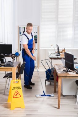 Erkek hademe Zemin Temizleme 