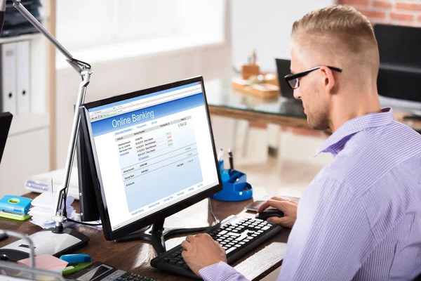 Businessman Doing Online Banking — Stock Photo, Image