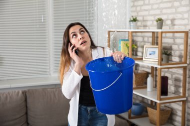 Kadın arama tesisatçı