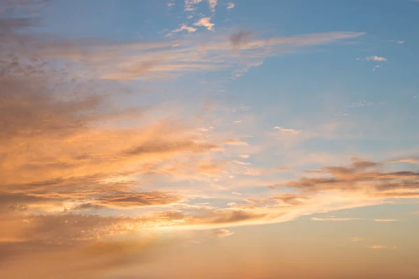 Voller Dramatischer Himmel Bei Sonnenuntergang — Stockfoto