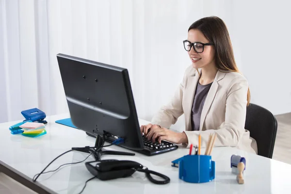 Happy Businesswoman Working In Office — Stock Photo, Image
