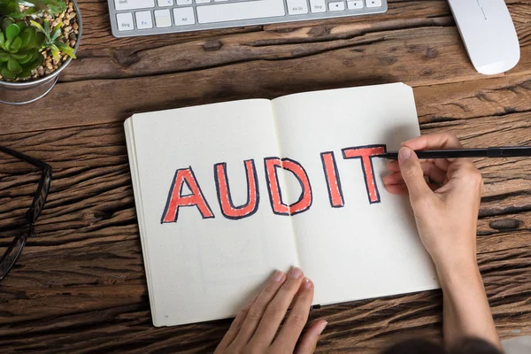 Auditor de escritura concepto de auditoría — Foto de Stock