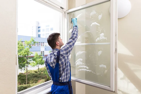 Housekeeper Cleaning Window — Stock Photo, Image