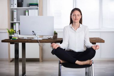 Meditasyon yaparken işkadını