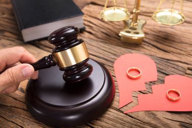 Yargıç isabet çekiç 