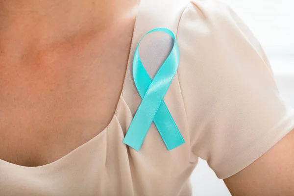 Woman With Teal Ribbon — Stock Photo, Image